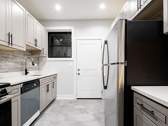 4th image of 1066 W Glenlake Ave #1