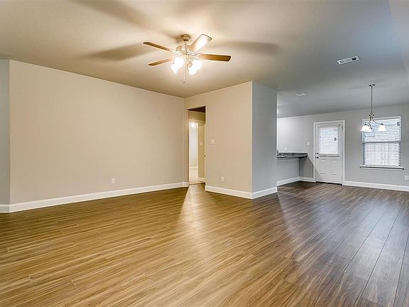 3rd image of 1414 Warringwood Dr