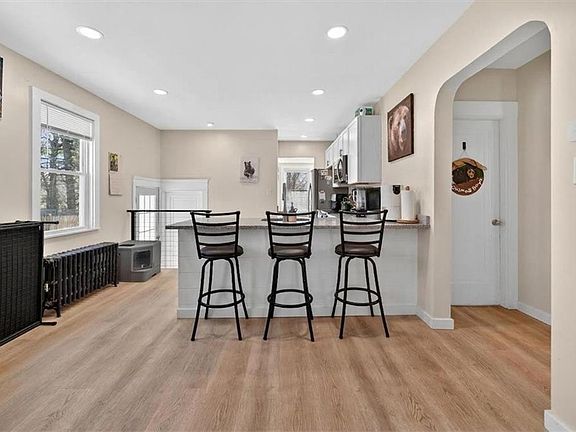 4th image of 190 Wardlaw Ave