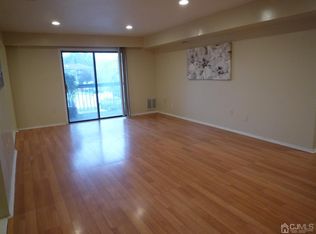 1413 Raspberry Ct, Edison, NJ 08817