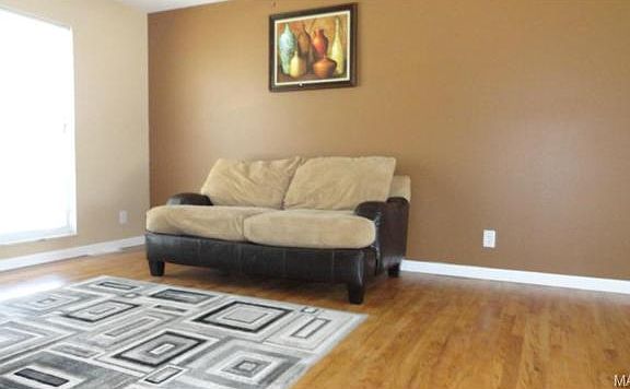 4th image of 402 Burncoate Dr