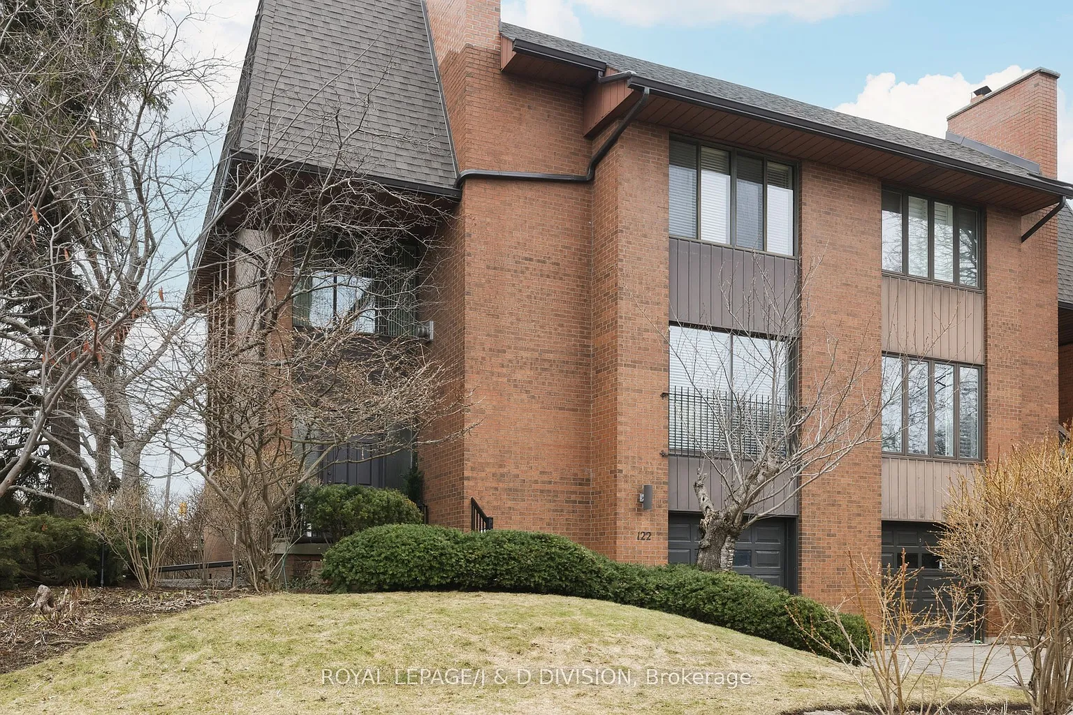 122 Cortleigh Blvd photo 1