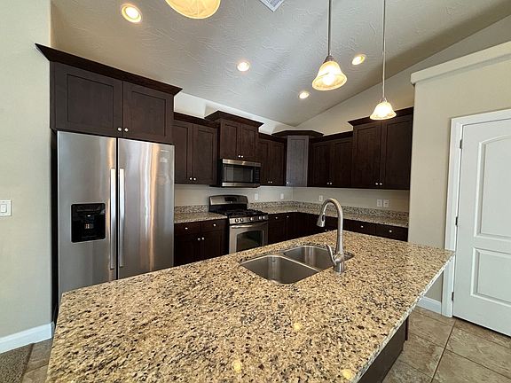 4th image of 378 E Nagano Dr