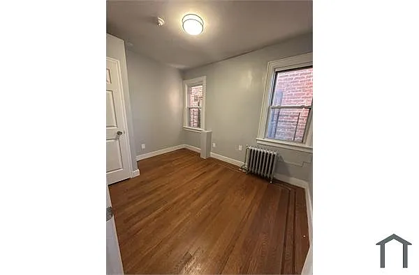 Building Photo - 685 E 240th St #1