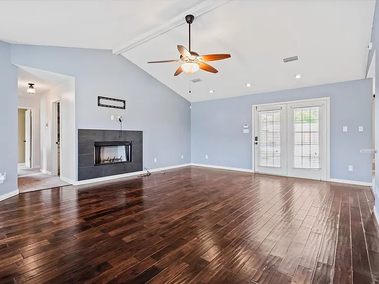 3709 Seleste Dr — Photo 3