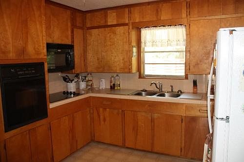 3rd image of 806 Parkview Dr