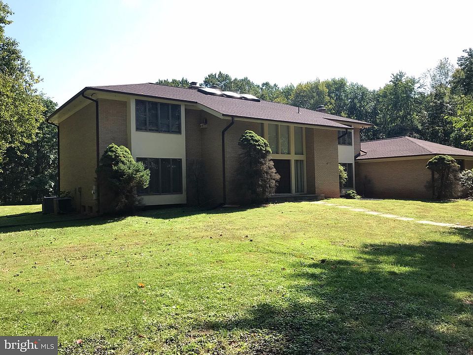 2nd image of 17101 Darnestown Rd
