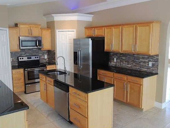 5th image of 220 Bristol Cir