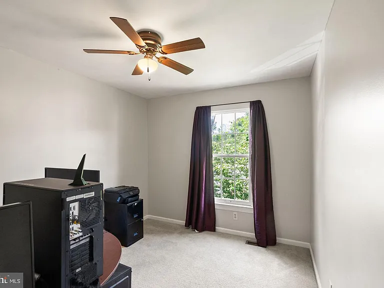 711 Acorn Ct — Photo 16
