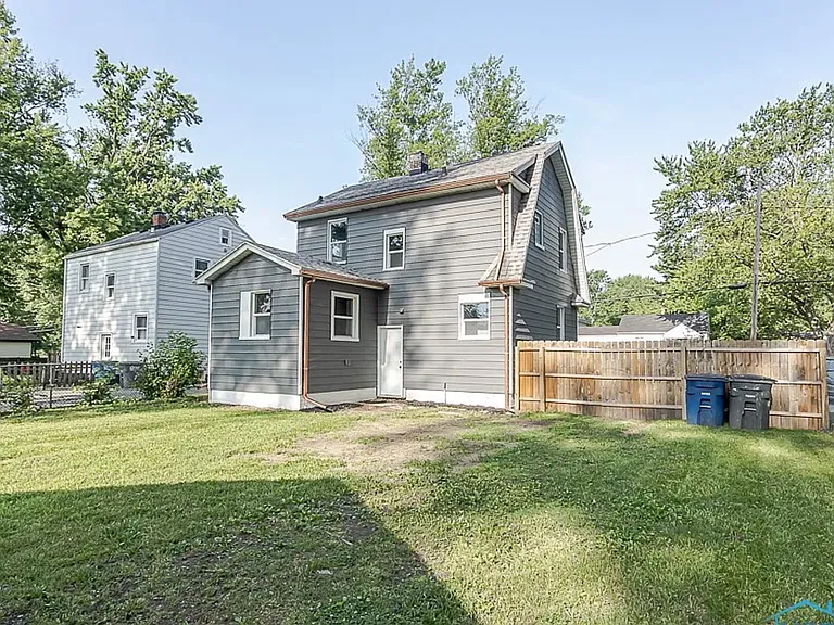 2242 Vaness Dr — Photo 3