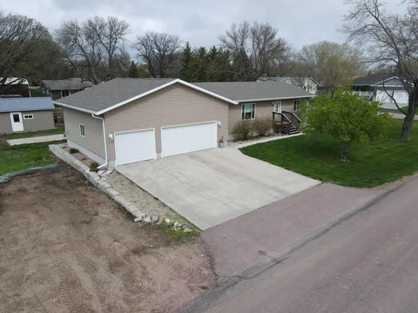 731 Broad St, Alexandria, SD 57311