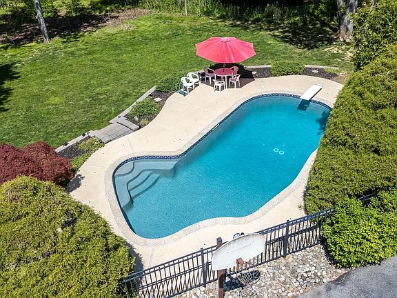 3rd image of 1 Joanna Dr