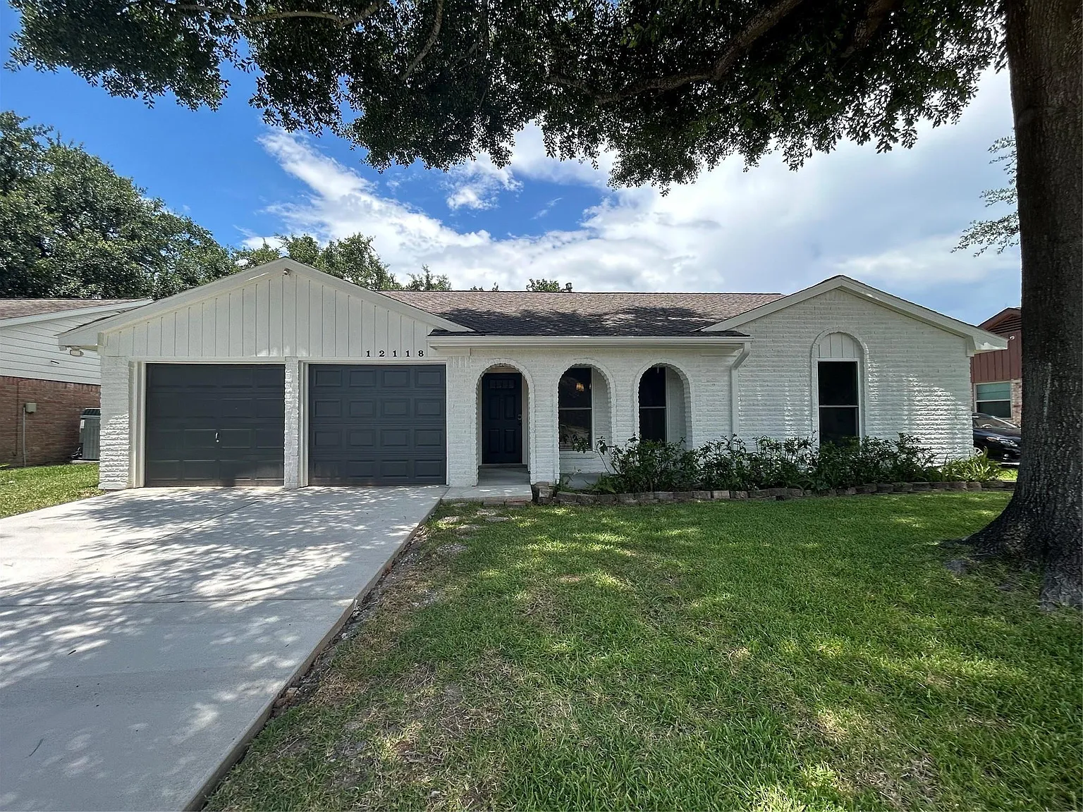 3 bed, 2.0 bath, 1692 sqft, $2,200 — Photo 1