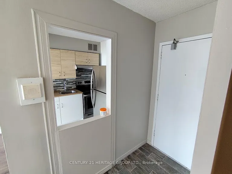 100 Lotherton Ptwy #612 — Photo 6
