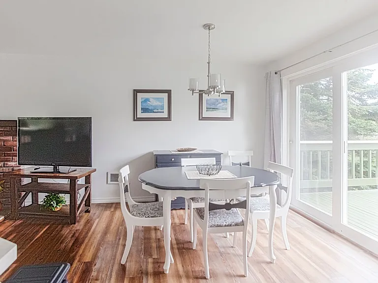 1205 NW Crosby Ave — Photo 8