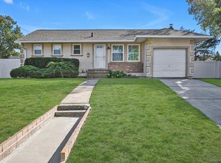 16 E Chestnut Street, Central Islip, NY 11722