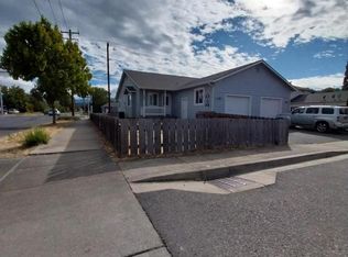 1462 Willow Ln, Grants Pass, OR 97527