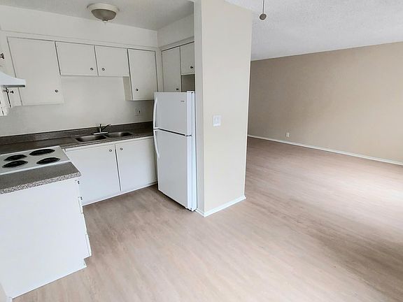2nd image of 510 S Mariposa Ave APT 203