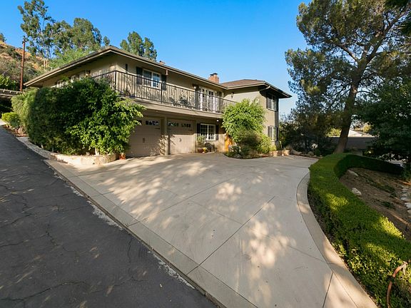 5th image of 2107 Gardi St