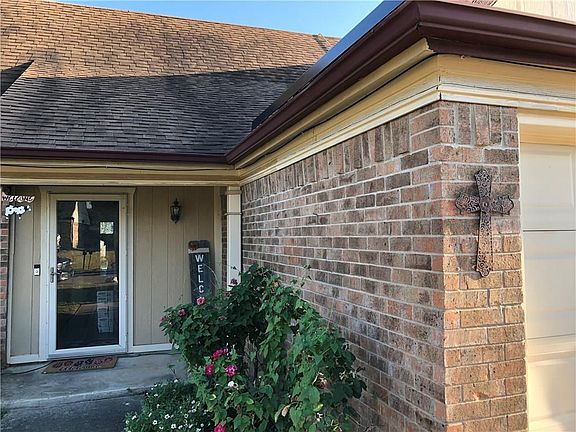 4th image of 2629 Chatham Ct