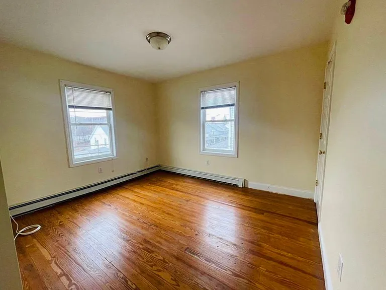 117 Waterman Ave #2R — Photo 3