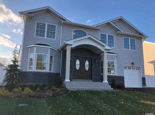 61 Candy Ln, Syosset, NY 11791