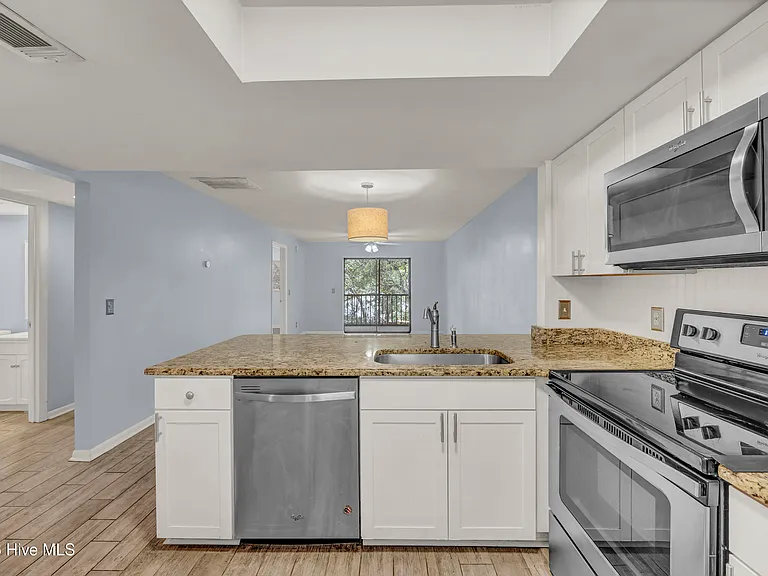 4403 Holly Tree Rd — Photo 10