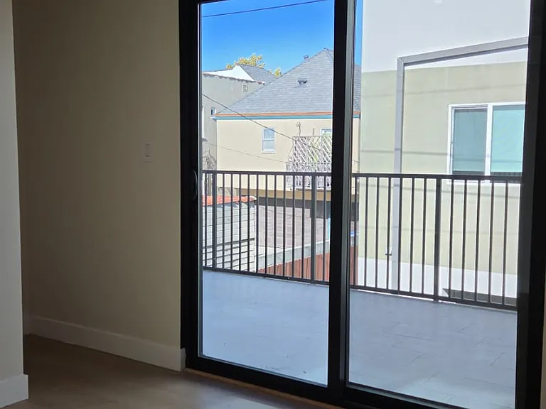 1070 Masselin Ave #1/2 — Photo 9