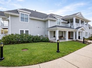43 Kendall Ave APT 105, Sherborn, MA 01770