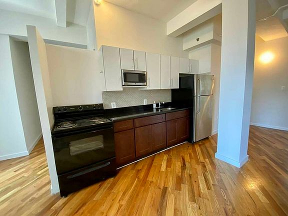 3rd image of 29-28 41st Ave APT 904