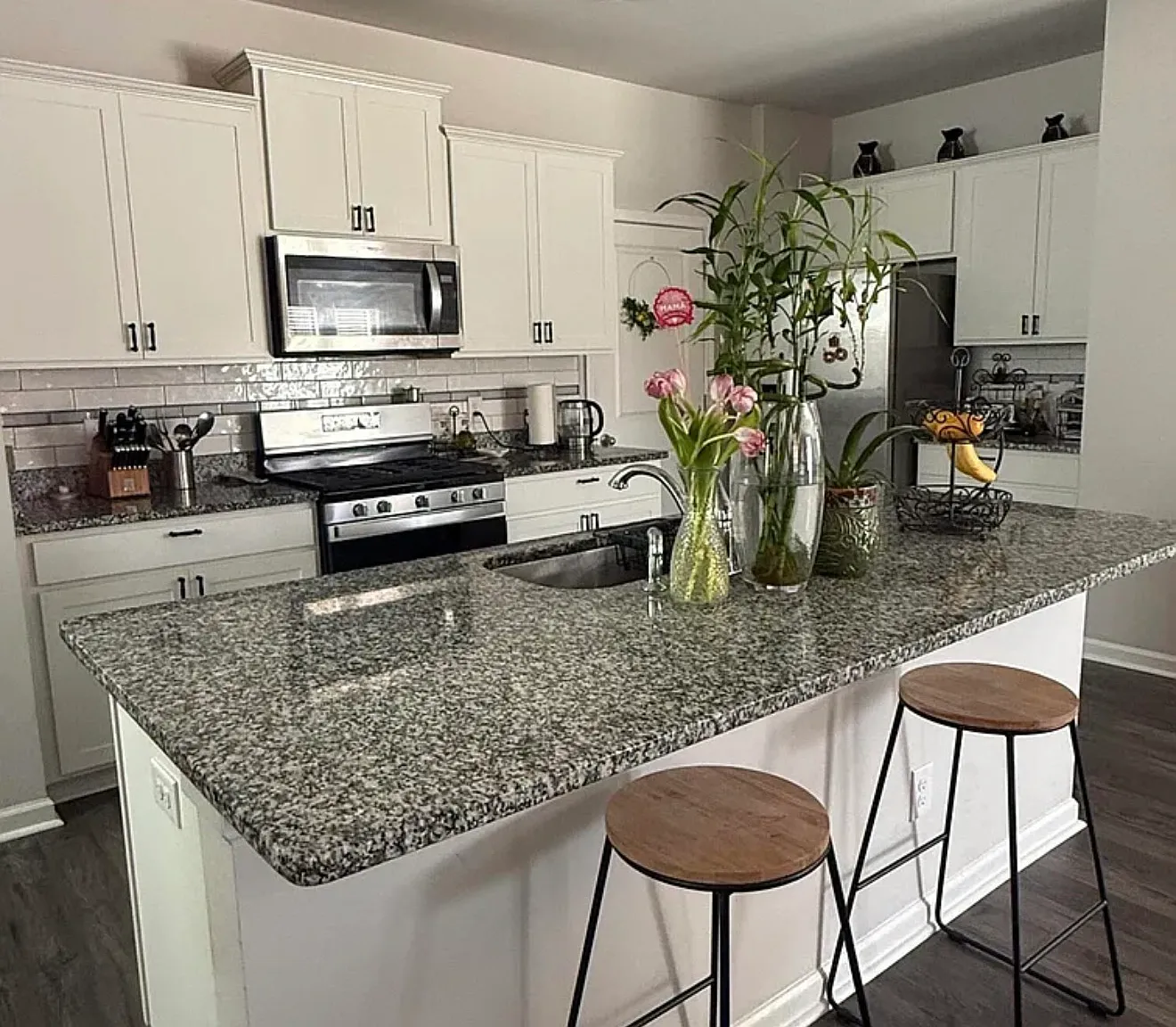 4 bed, 2176 sqft, $1,900 — Photo 2