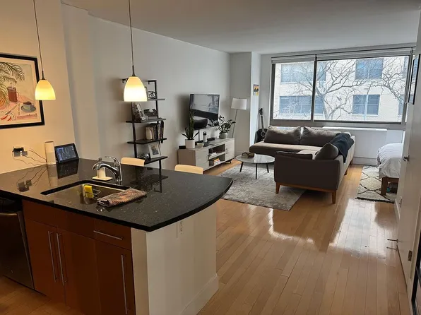 242 E 25th St APT 3E, New York, NY 10010