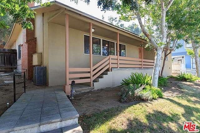 1st image of 940 N Avenue 65