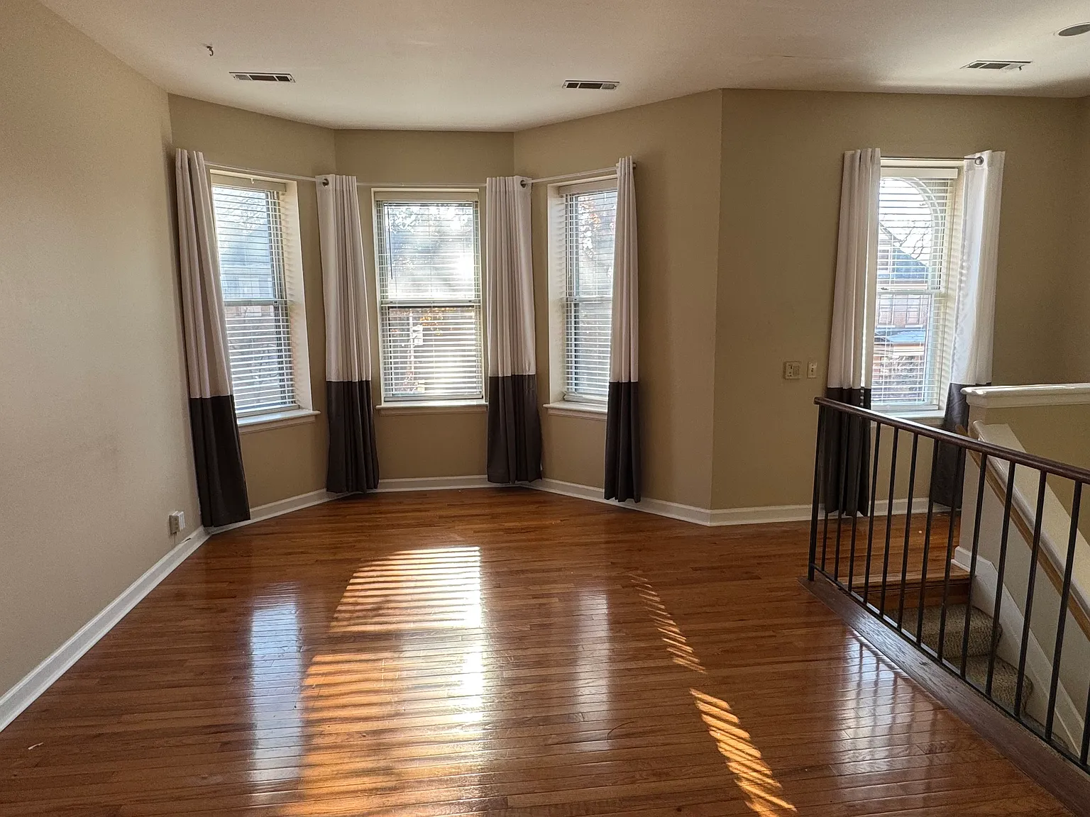 2 bed, 950 sqft, $1,395 — Photo 2