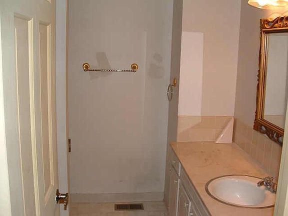 4th image of 856 Hoover Village Dr