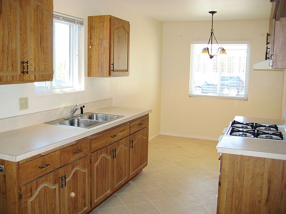3rd image of 3599 Campus Dr