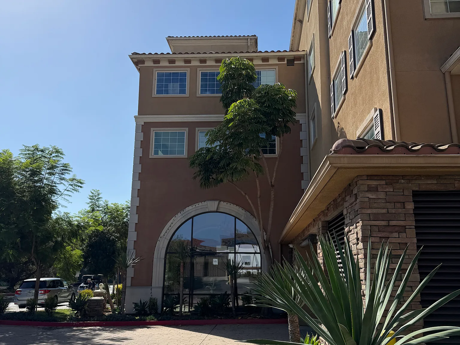 1 bed, 912 sqft, $2,500 — Photo 2