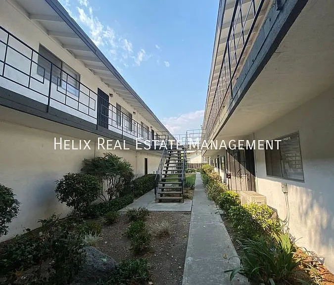 523 E Live Oak Ave #B — Photo 14