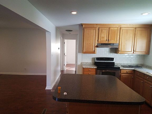 4th image of 2969 S Outer Dr