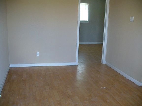 4th image of 3019 South Blvd #211