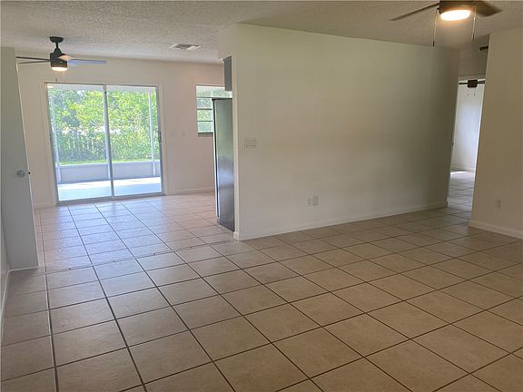 4th image of 1053 Blossom Dr
