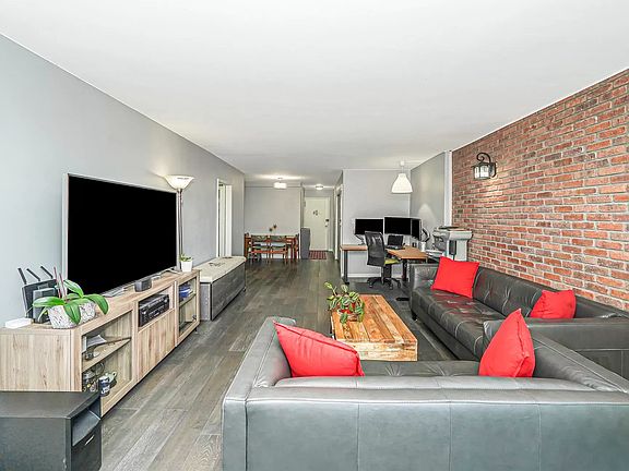 3rd image of 6636 Yellowstone Blvd APT 28A