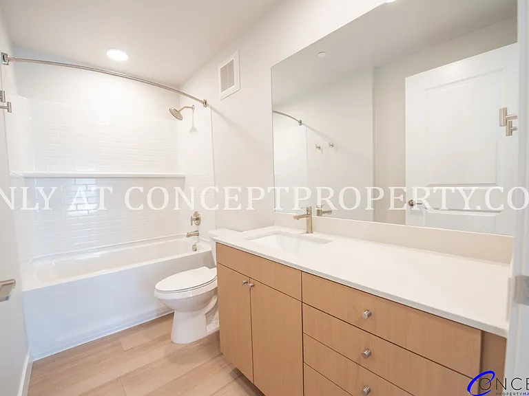 Studio Crossing — Photo 175