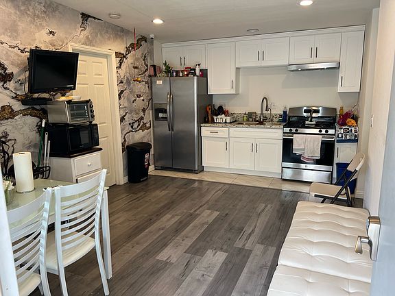2nd image of 4307 S Budlong Ave #1/2