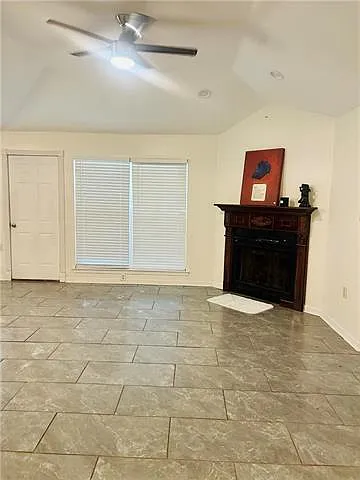 4 bed, 2.0 bath, 2100 sqft, $2,000 — Photo 3