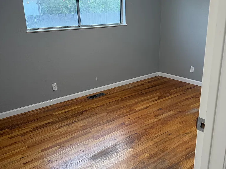 1309 Denver Ave — Photo 6