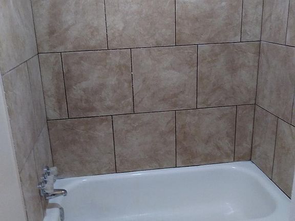 5th image of 4318 Vfw Dr APT 30