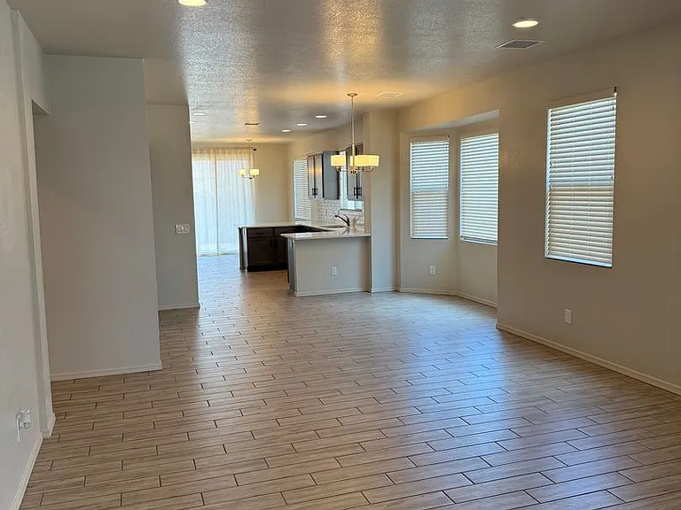 1864 Brookshire Dr — Photo 2