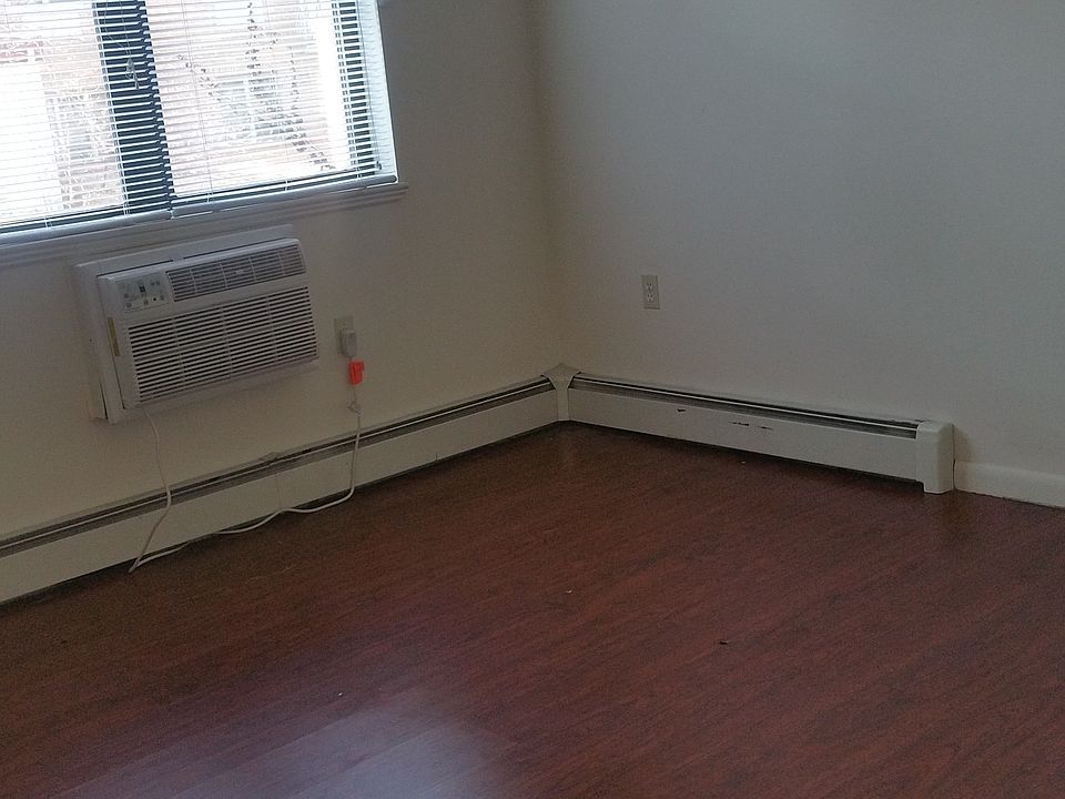 2nd image of 3034 31st St APT 3B