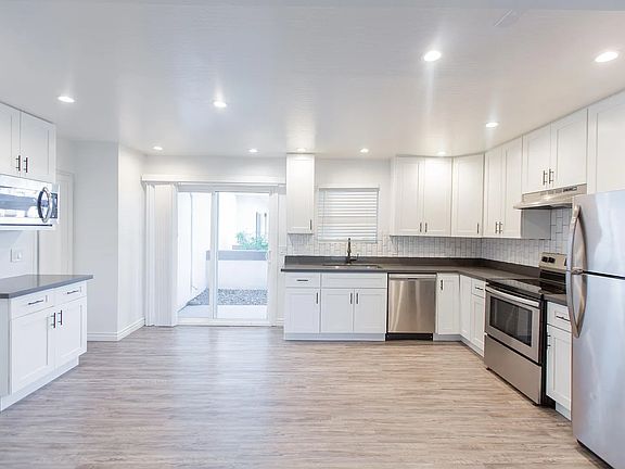 2nd image of 3111 E Clarendon Ave Unit 203